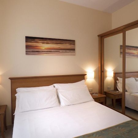 Hotel Tirreno ปาร์เกลียา ภายนอก รูปภาพ
