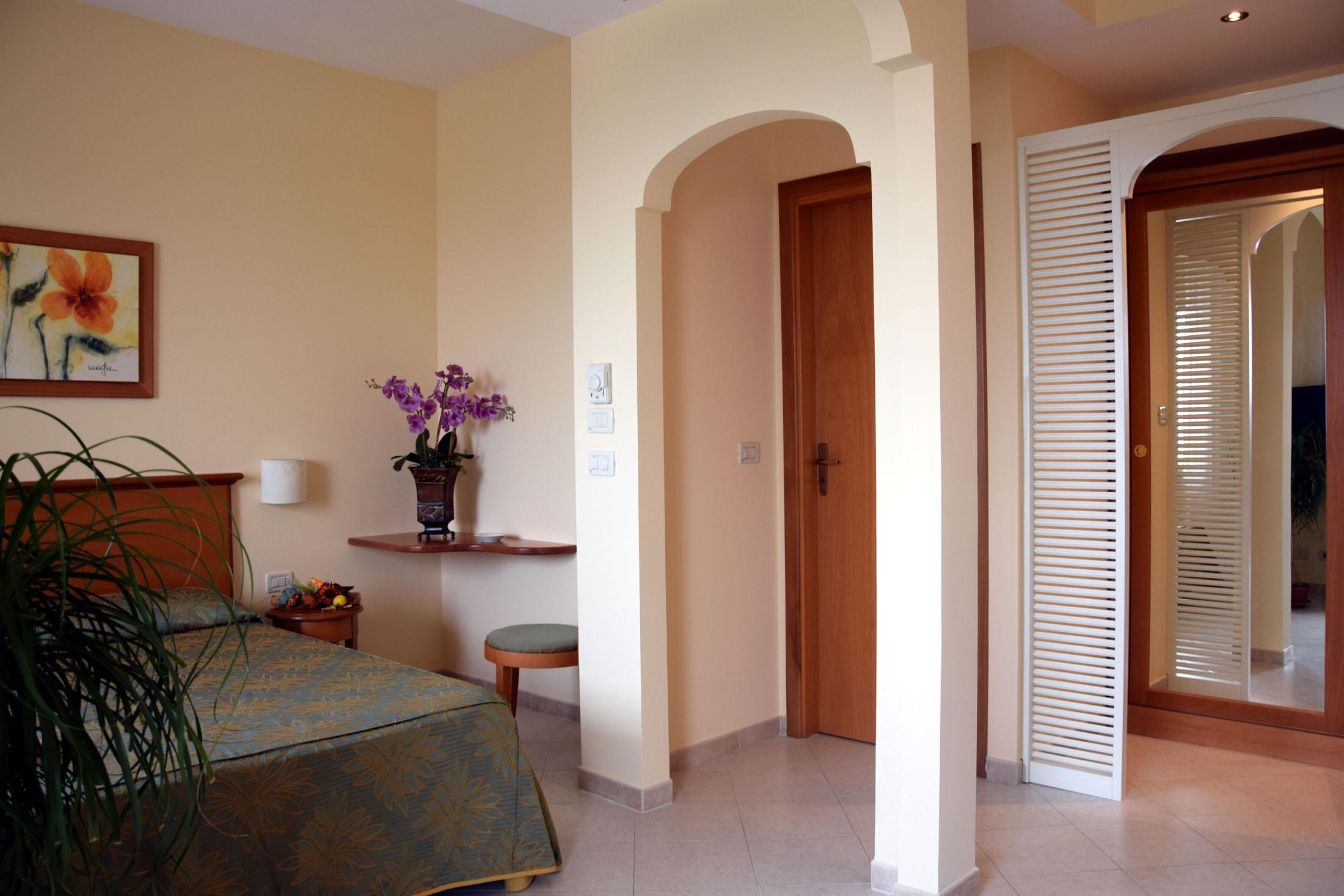 Hotel Tirreno ปาร์เกลียา ภายนอก รูปภาพ