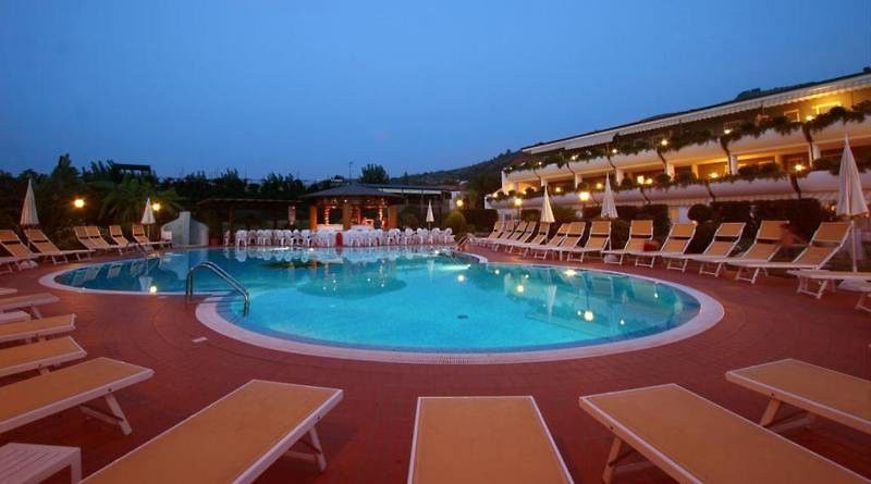 Hotel Tirreno ปาร์เกลียา ภายนอก รูปภาพ