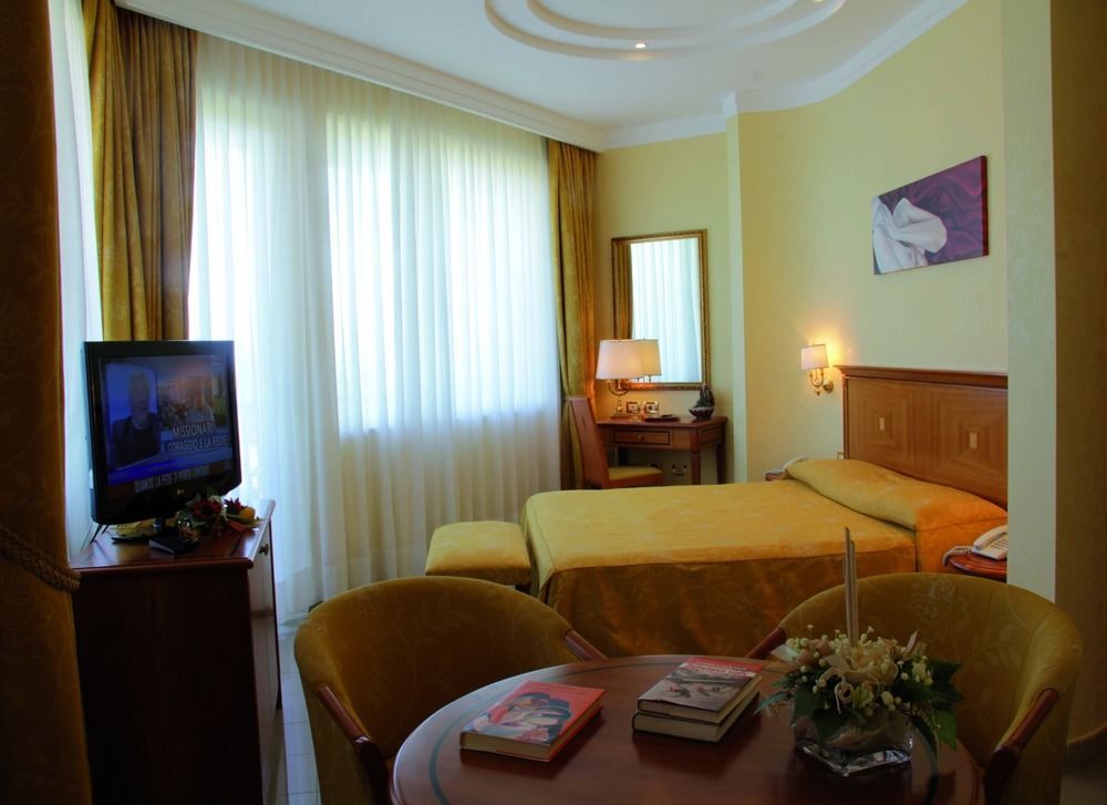 Hotel Tirreno ปาร์เกลียา ห้อง รูปภาพ