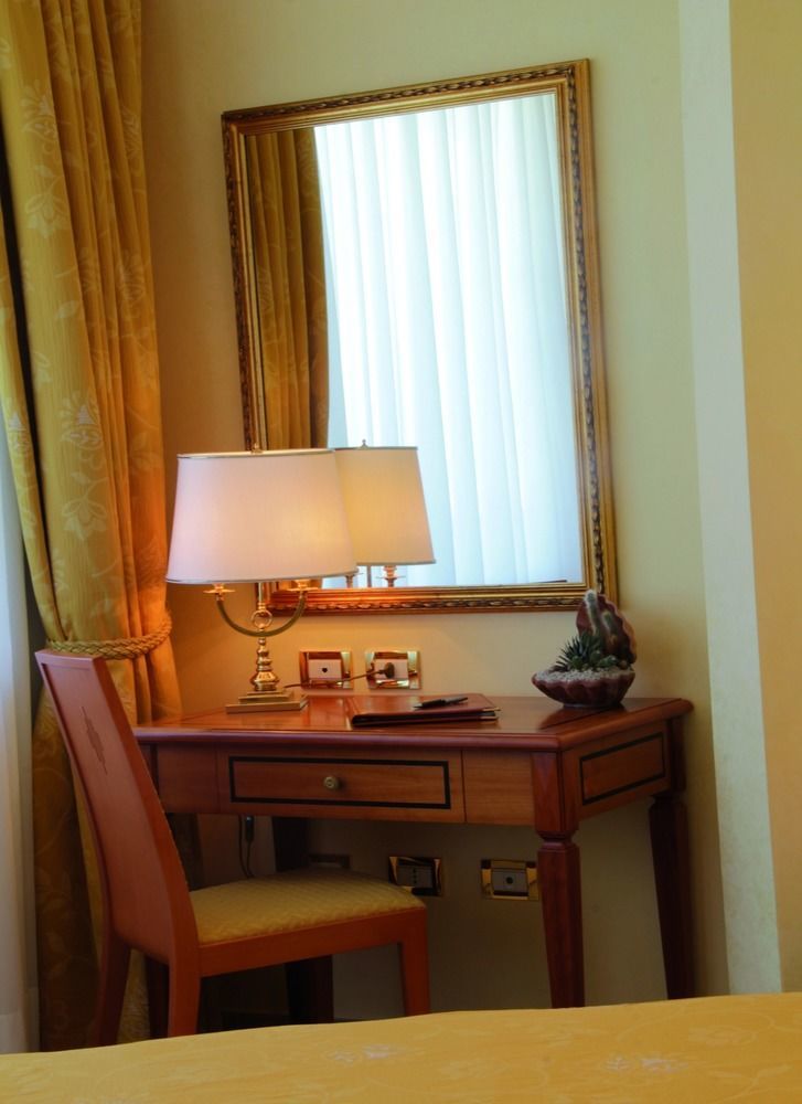 Hotel Tirreno ปาร์เกลียา ภายนอก รูปภาพ