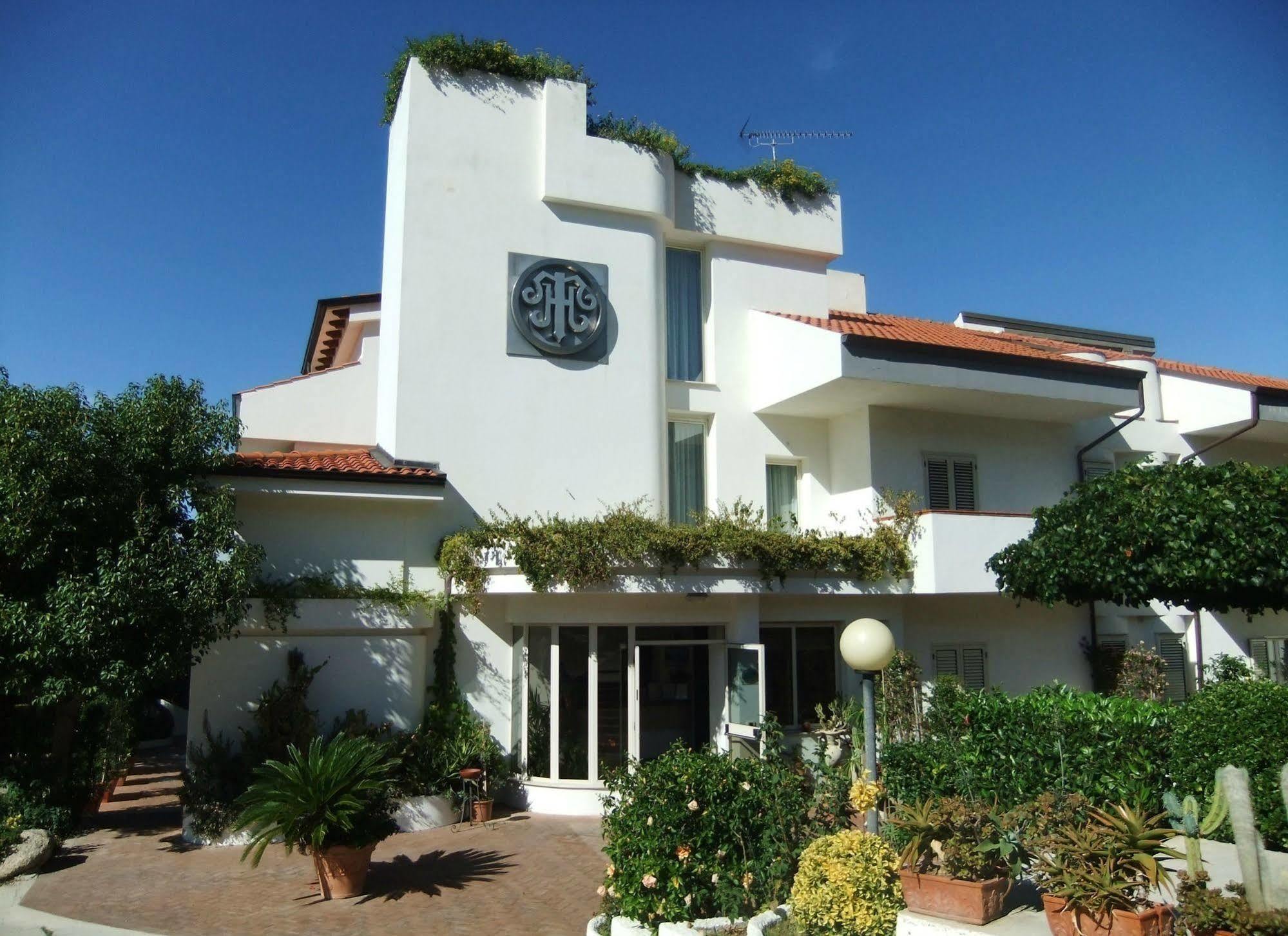 Hotel Tirreno ปาร์เกลียา ภายนอก รูปภาพ