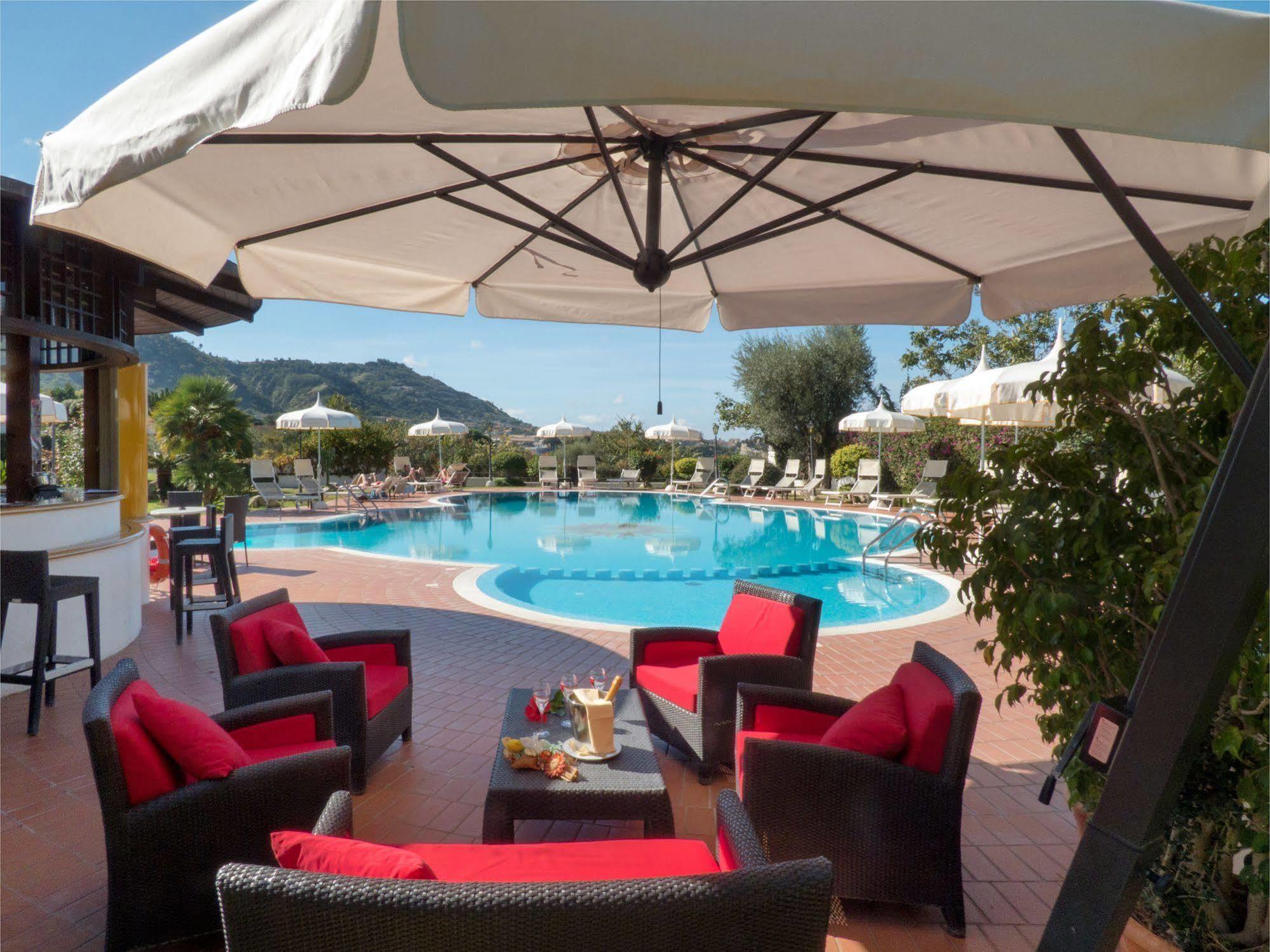 Hotel Tirreno ปาร์เกลียา ภายนอก รูปภาพ