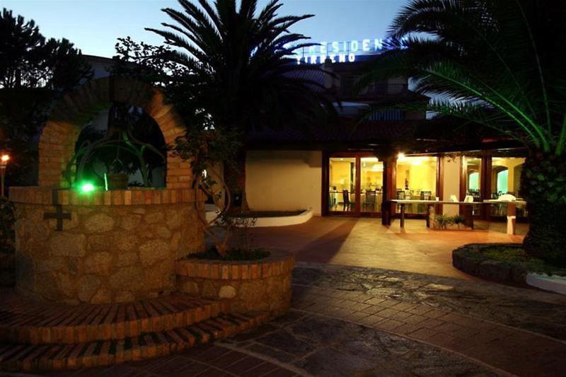 Hotel Tirreno ปาร์เกลียา ภายนอก รูปภาพ