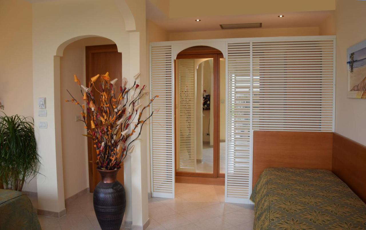 Hotel Tirreno ปาร์เกลียา ภายนอก รูปภาพ