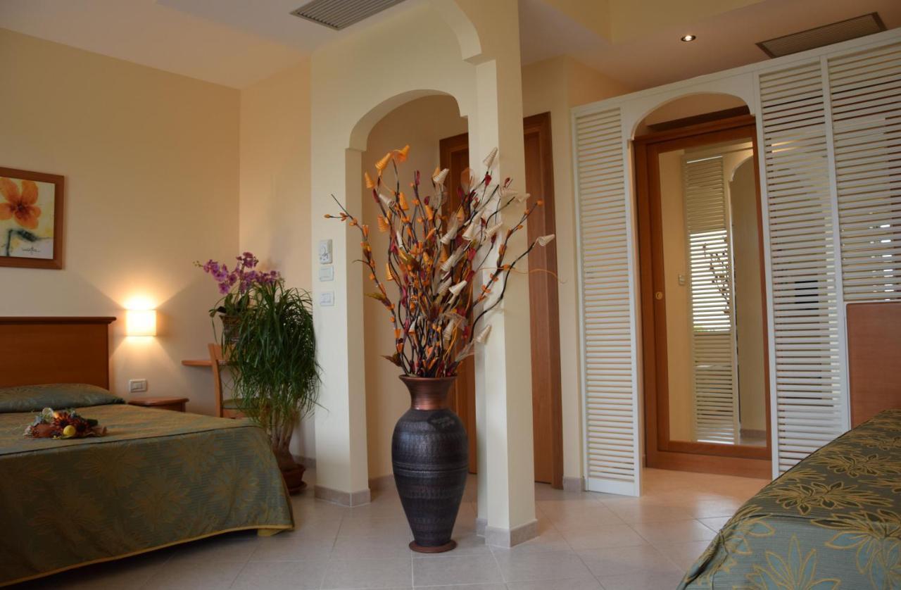 Hotel Tirreno ปาร์เกลียา ภายนอก รูปภาพ