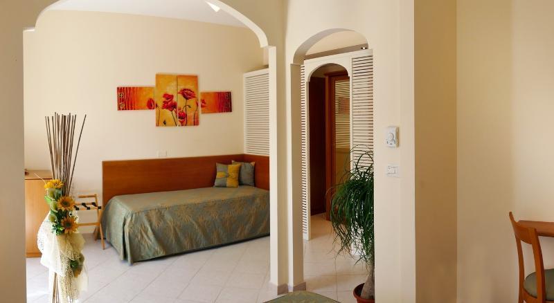 Hotel Tirreno ปาร์เกลียา ภายนอก รูปภาพ